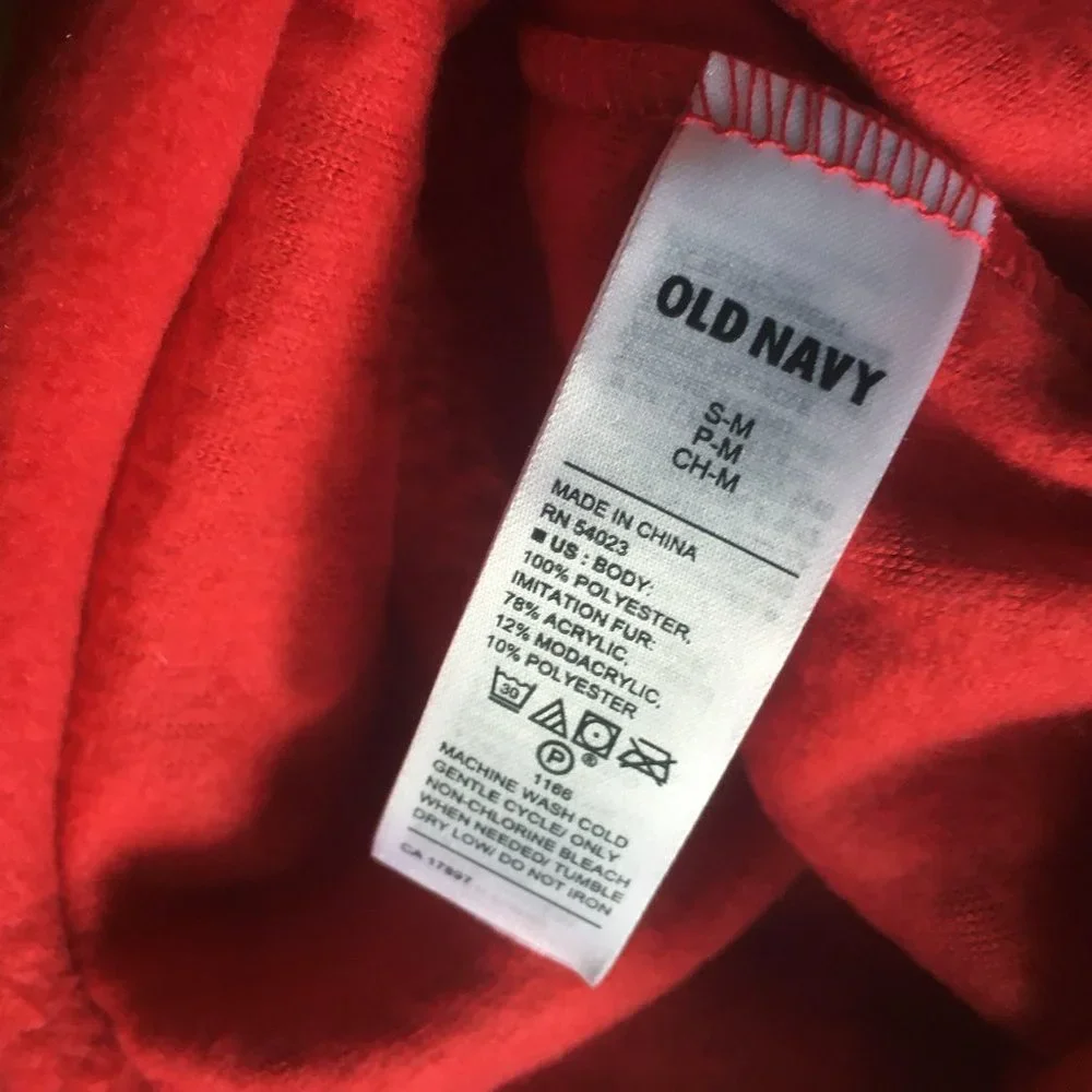 Old Navy red pompom hat S/M NWT